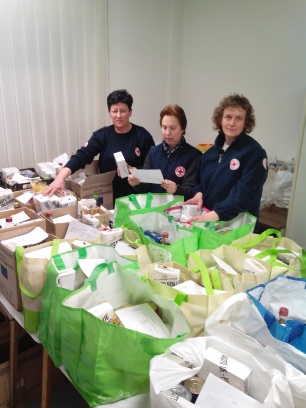 Immagine preparazione borse spesa CRI Grado